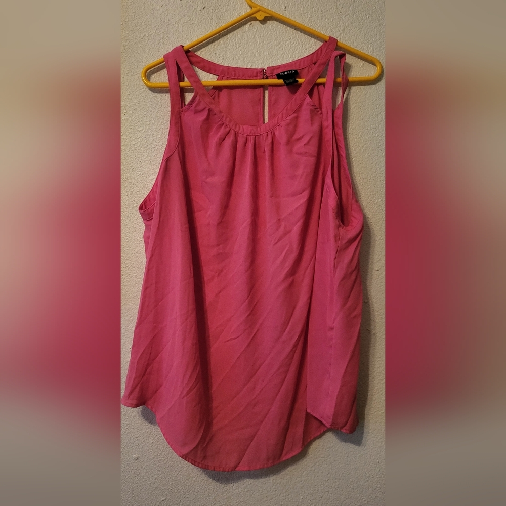 Pink sleevelss blouse